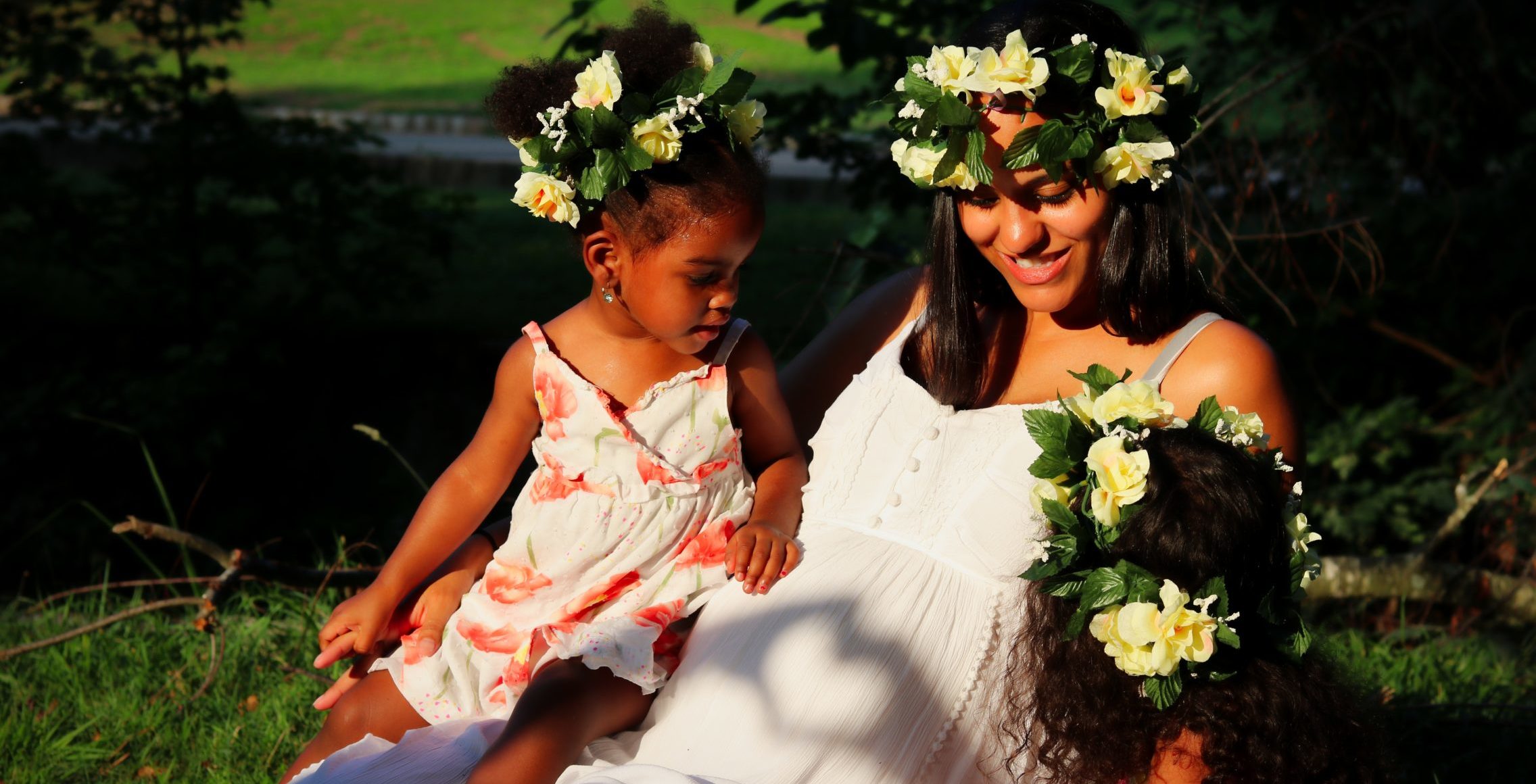 pregnant mom with daughters