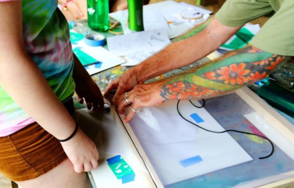 two people screen printing